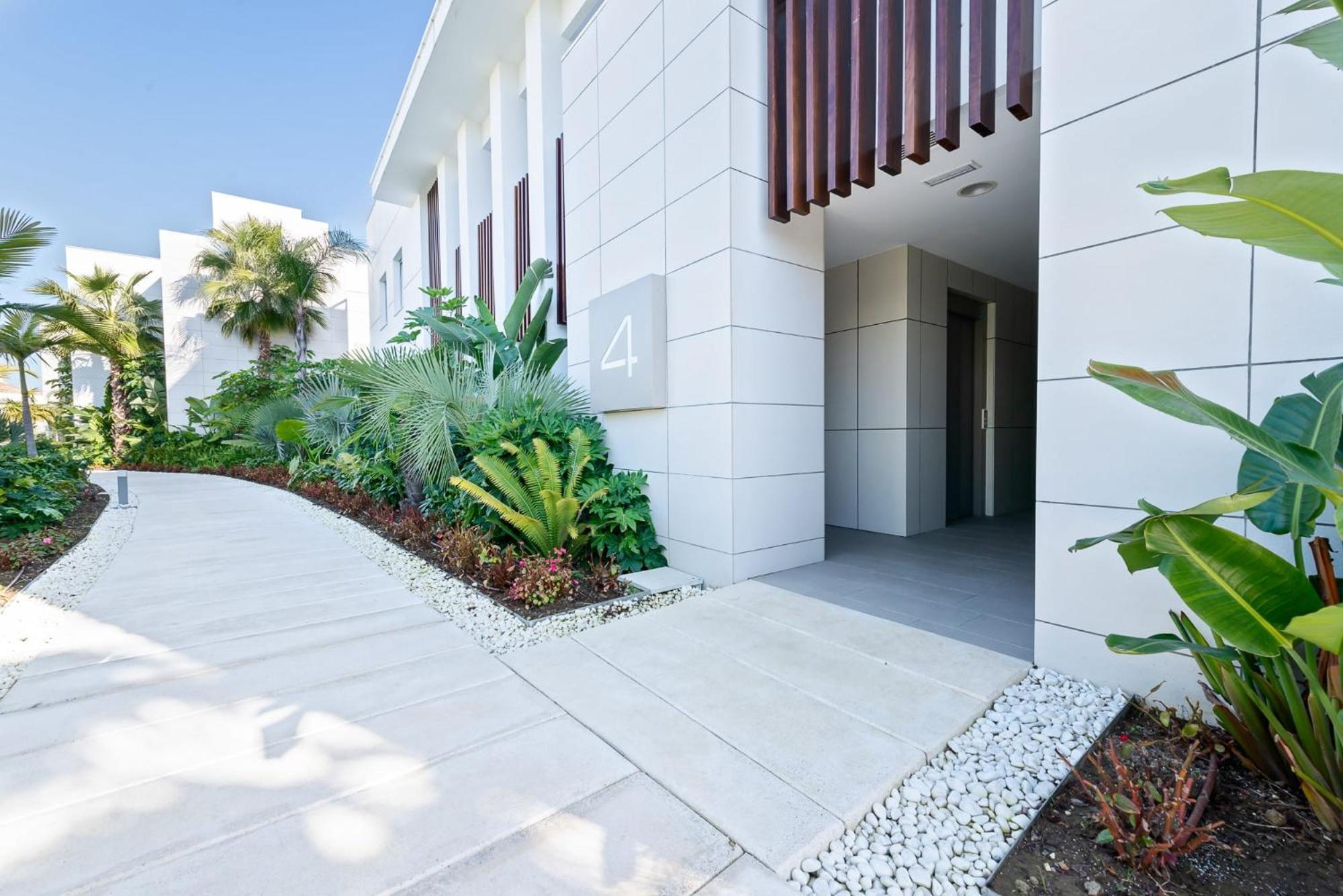 Beachfront Luxury Rooftop Penthouse Wifi Pools Grill I O Nac Paddle